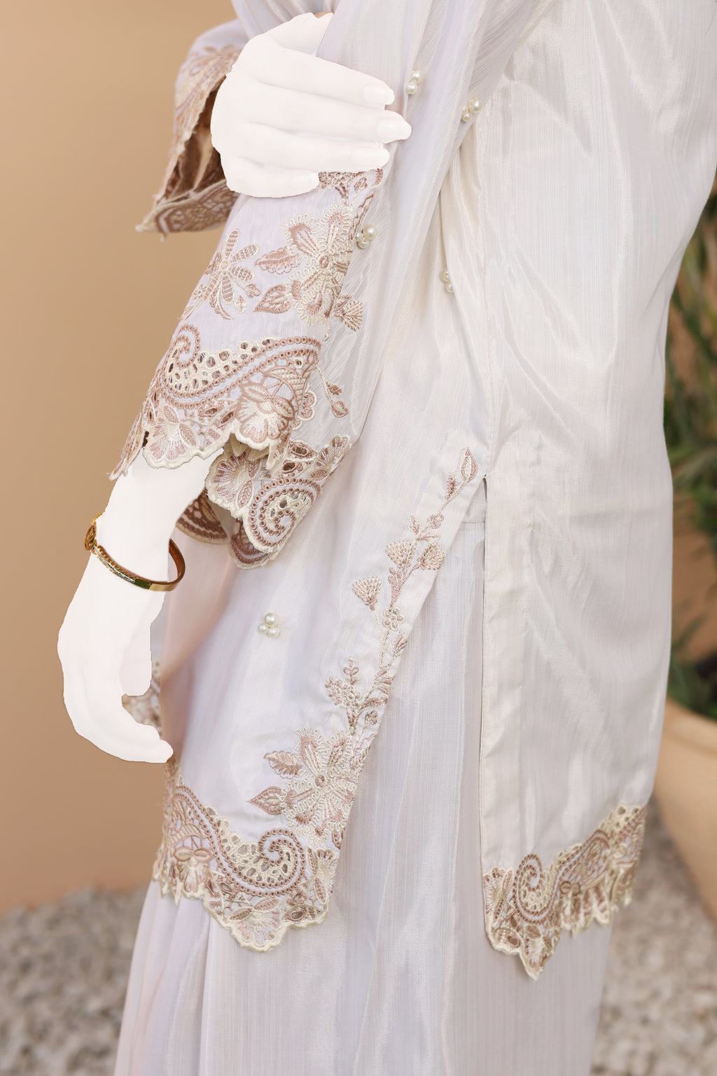 Zimah Semi-Formal 3-Piece Embroidered Pret Suitoduct